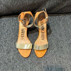 Brown and gold sandals size 9. Low wedge
